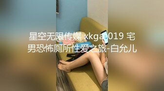 长的很像芭比娃娃的年轻漂亮女友，和小男友一起吃禁果，无套操逼high翻天