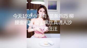 【新片速遞】顶级白人混血儿女神，纯天然白虎粉逼 还有最绝世蜜臀，长相非常符合国人审美，罕见和男友打炮视频流出，淫荡版的小仙女