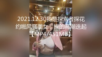 颜值小妹，和套头男粉色裤头扒下一看，白虎一线天，开心吃屌无套啪啪