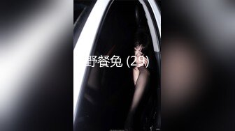  170CM大长腿御姐，黑丝美腿足交，蜜桃美臀骑乘位，自己动深插到底，好骚干起来爽翻