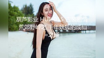  高顔值校園女神,大學裏諸多舔狗的女神,私下一小臊B,逛超市專門挑選一根粗長黃瓜回家紫薇用