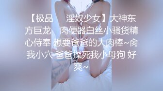  豹纹小少妇露脸精彩演绎，房间里好几哥男人观战，交大鸡巴互动狼友撩骚听指挥