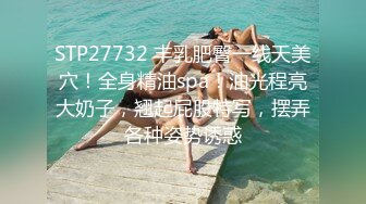 商场女厕全景偷拍 破洞牛仔少妇的极品小黑鲍