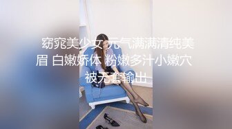 【新片速遞】中年大叔忽悠美女顾客做特殊服务，全身按摩撩骚忽悠顾客揉奶玩逼，按摩床上爆草抽插，给骚逼干的神魂颠倒