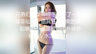  漂亮美女吃鸡啪啪 你喜欢玩游戏 我喜欢玩逼 玩爽了就是一顿爆操 射了一骚逼