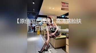 女生宿舍窗外偷拍整个寝室的妹子轮流来洗澡 有一个发现了,用红毛巾把身体遮住不让我看 (2)