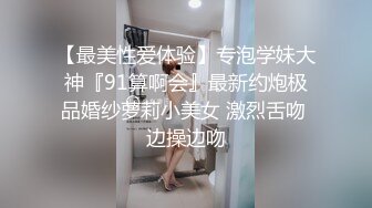 无敌女主播露脸展示逼逼绝技全程露脸激情大秀刺激狼友，逼逼和菊花塞巨大异物，水果酒瓶易拉罐撑爆菊花和逼