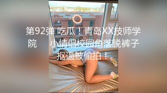 浴室偷拍表姐表妹一起洗澡,妹妹说姐姐你下面长了好多毛毛,姐姐说你再乱看我打你