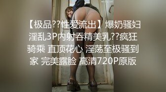 新来的小少妇全程露脸闷骚型了，听狼友指挥镜头前玩逼特写水好多，道具抽插浪荡呻吟玩弄骚奶子精彩刺激不断