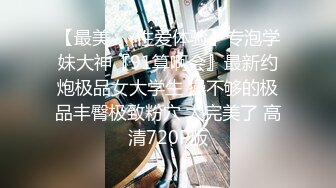 合肥淑女跟着音乐扭动