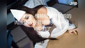 三十多岁如狼似虎极品美少妇,壹次约战4青壮男,嘴里吃壹个,两手各壹根