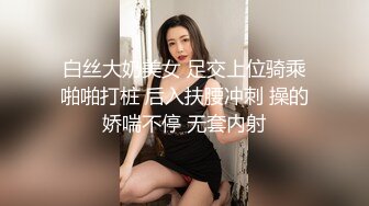 邊看美劇邊享受性感女友的口活服務 豐滿身材十分誘