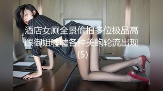  大二兼职学妹跟学姐出来约炮啪啪直播，给小哥足交撸硬了鸡巴，无套抽插