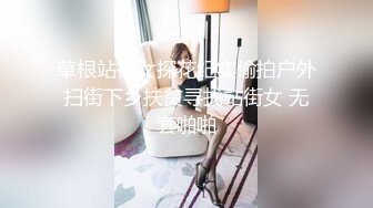 美女模特被色魔摄影师套路 穿上开档丝袜慢慢脱下内裤露出小鲍鱼