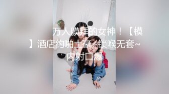 风景区女厕全景露脸偷窥美女少妇尿尿斯文眼镜美女躲进厕所对着垃圾蓝吸烟