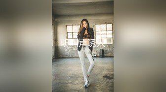 【带你玩泰国】两个华人小伙找了个泰国漂亮美女，身材极品又听话，两男一女插得妹子瘫在床上，场面极其劲爆