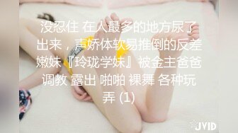 长相清纯娇小身材嫩妹足球宝贝装品牌，脱掉衣服翘起屁股露肥逼，深喉口交后入抽插摸阴蒂，骑乘猛操高潮出白浆