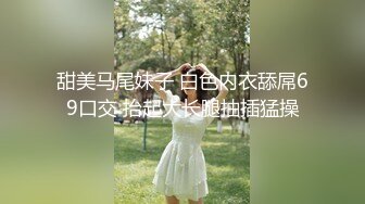 潜入写字楼女厕偷拍一身黑装长发美女被拍两次前后都被看光光