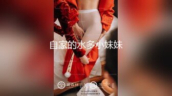 【骚小妹两男一女3P大战】骑乘边操边吃大屌，垫着枕头抬起屁股