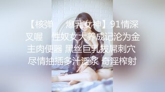 黄T恤JK短裙小妹妹也耐不住寂寞,在厕所自己扣逼