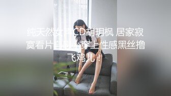 职业装女友的自拍安抚