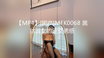 【OnlyFans】逃亡JJ爱KK，狂干群P，大型淫乱场面，两人真实夫妻，女的身材超级棒，群p的场面太过震撼 114