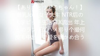 《居家摄像头破解》角度刚刚好偷窥漂亮的女主角洗澡上厕所