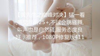 小西服丰满成熟美女内里穿着贴身黑衣白皙迷人冲动，跪爬操穴抱着丰满屁股不停啪啪用力冲击狠狠插