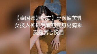 国产麻豆AV 麻豆US LAA0047 温腥圣诞乱交派对