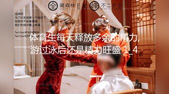 酷酷短发中性美女小姐姐自慰诱惑  撩起短袖揉捏贫乳  扭动翘臀脱掉内裤  掰穴特写拿出玻璃黄瓜  快速进出抽插