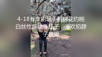 跟踪小美女进商场 它坐在那里玩手机 乘机狂拍她漏出的小葡萄