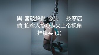 双马尾新人美少女！脸上红扑扑的！嘴比较小吃不了大JB，撩起衣服贫乳，多毛嫩穴尿尿超粉嫩