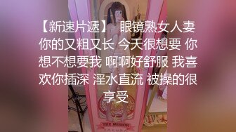 酒吧经常会碰到这种嗨大了的骚女