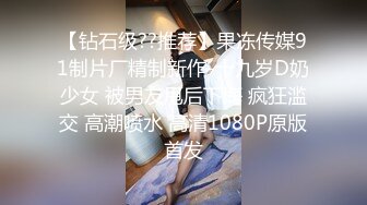 最强母子乱伦 南方母子 终于找到机会和妈妈上山干活打野战 开始非常抗拒怕别人看到 扶着小树后入爆操真滋味