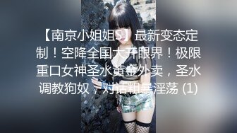 朋友出国，颜射他的母狗女朋友