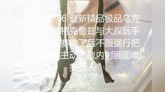 风骚的人妻美少妇露脸跟大哥激情啪啪，享受大哥18CM大鸡巴的无套爆草抽插，多体位蹂躏直接内射好骚啊