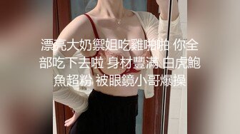  帅小伙约操粉裙兼职网红女神，抽根事前烟再开操，撩起裙子露大白屁股，插嘴揉穴骑乘爆插