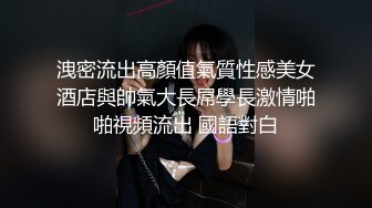 理發店沙發上坐等女伴氣質美女,微張的白皙美腿不慎露出私處,甜美聲音更是聽醉了