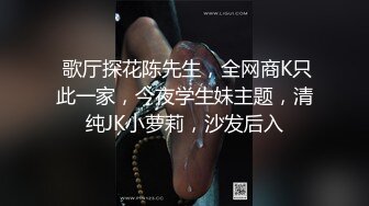   蜜桃臀母狗少妇乖巧听话舔弄大鸡巴，让大哥压在身下无套抽插