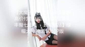  黑丝伪娘 溅狗主人的屁眼好吃吗 好吃 就喜欢主人踩你的狗鸡吧是吗 刚收了条溅狗还需好好调教