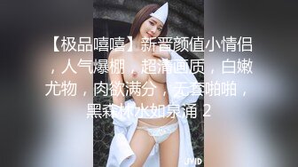 【战狼无套】短发离异人妻家中被情人偷拍，玩着手机裸体躺平你随便玩，一会儿性欲大起干得激情