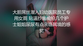  丰满巨乳极品尤物，双手搓奶，岔开腿掰超粉嫩穴自慰