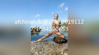   9分颜值气质美女！炮友又来操逼了！性感大奶吊带白丝，乳推吃大屌，大肥臀骑乘位扭腰