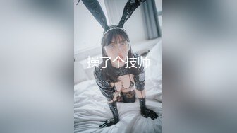 【新片速遞】   YC商场抄底碎花裙玛丽珍鞋女神❤️掀裙岔腿露出微湿白内和黑毛