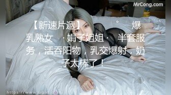 《姐弟乱伦》姐姐自慰被我发现 我威胁她一开始还不愿意 后面被我强上了就乖乖服软了