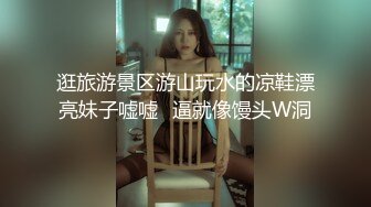  美女裙底系列超骚T内蜜桃臀 极品美女小少妇提了两大包东西长时间下蹲整理侧露黑毛