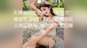 顶级身材新人面罩妹子极品美乳，情趣透视装两个大奶子，掰穴特写骑着枕头磨蹭，翘起屁股对着镜头非常诱惑