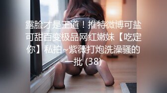 【新片速遞】  毛外套长靴黑丝少妇微毛肥鲍鱼❤️细窄的逼缝小小的圆逼洞