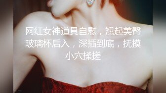 健身教练【好像贾静雯】人如其名 逼里塞跳蛋健身偷偷自慰，指导学员如何健身放松，骚逼就痒得躲起来自慰！