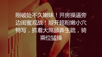 颜值奶妈-草莓洛儿- 和网友聊骚’无套不内，爱深了你想生几个我都可以呀‘，阴道滴蜡烛，手指肉棒插逼，淫汁好浓烈！